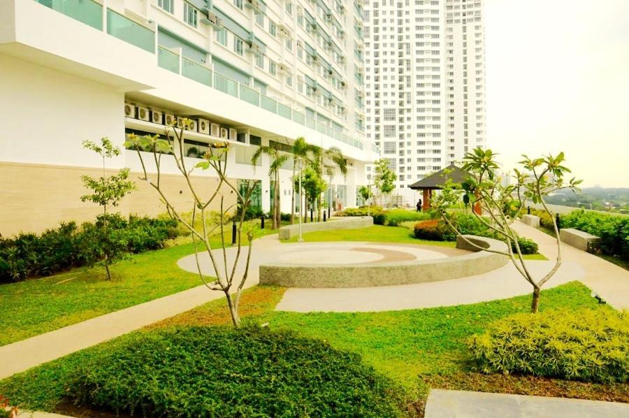 Affordable Makati Serviced Apartments Manila Bagian luar foto