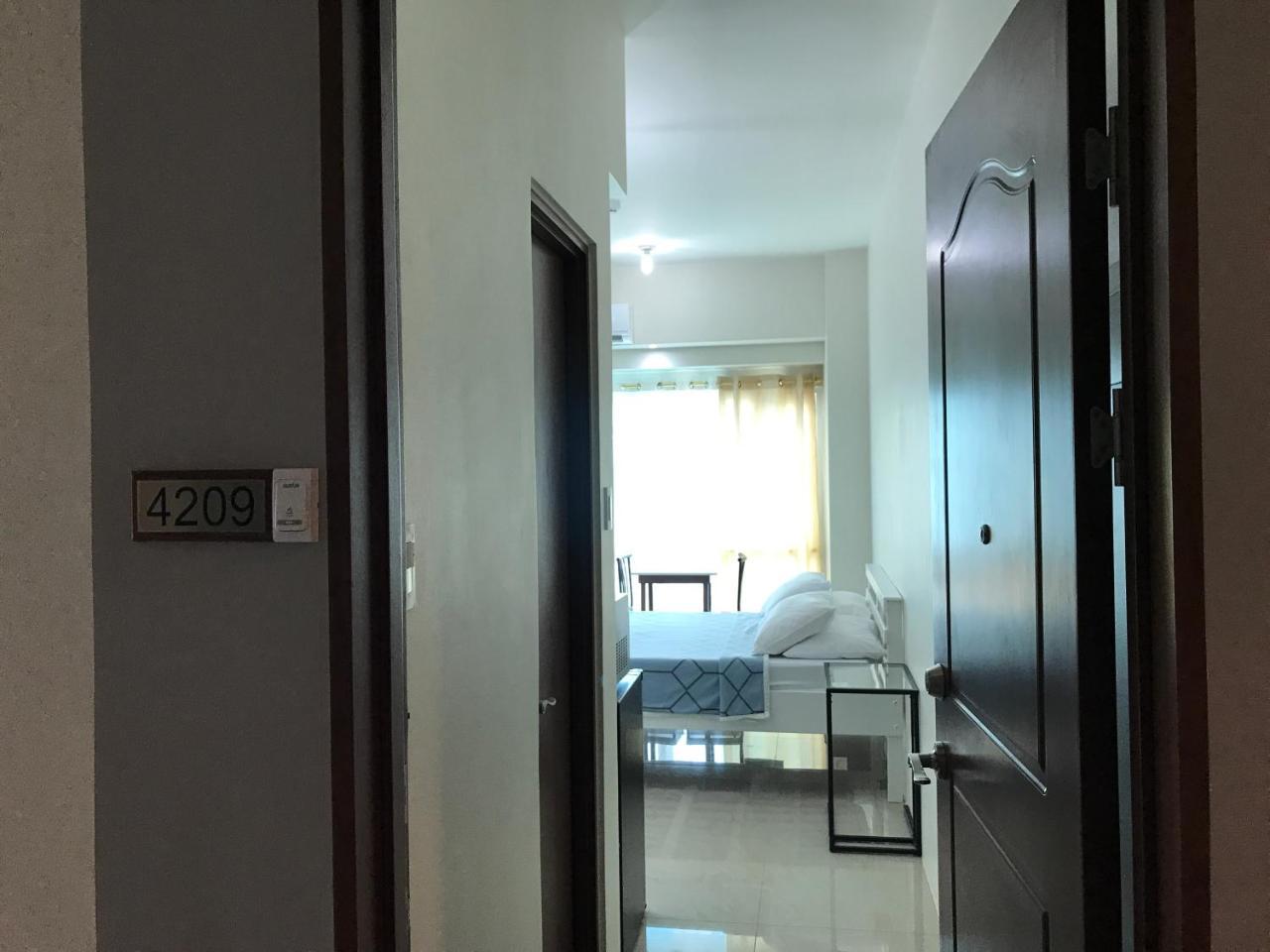 Affordable Makati Serviced Apartments Manila Bagian luar foto